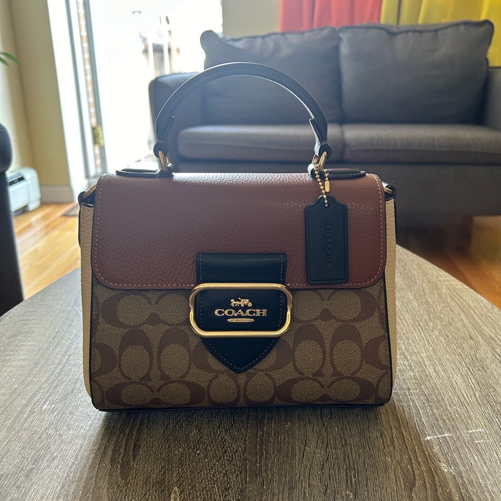 Top handle classic bag. Pebble leather
